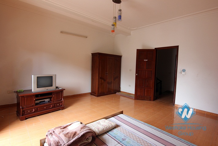 Lake view and Nice house  for rent in Tay Ho area